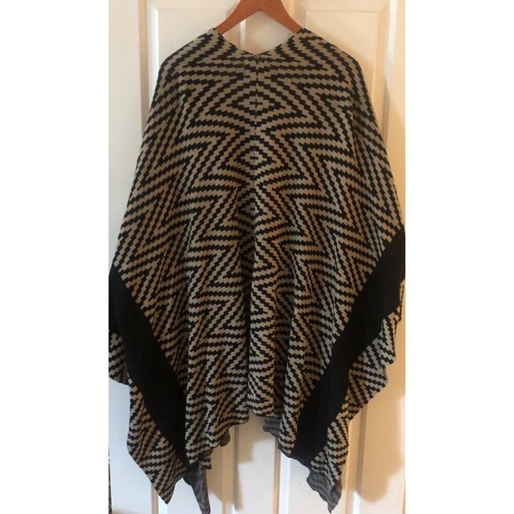 Women's Joseph A Aztec Zig Zag One Size Shawl Poncho Black & Beige - Picture 7 of 11